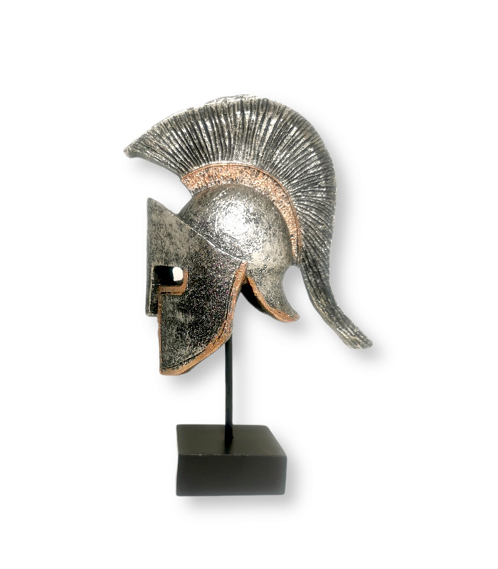 Περικεφαλαία πολεμιστή πάνω σε βάση